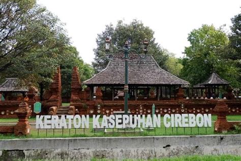 kerajaan cirebon terletak di Kerajaan Tarumanegara – Salah satu kerajaan tertua di Pulau Jawa, setelah kerajaan Kutai di Kalimantan adalah Kerajaan Tarumanegara
